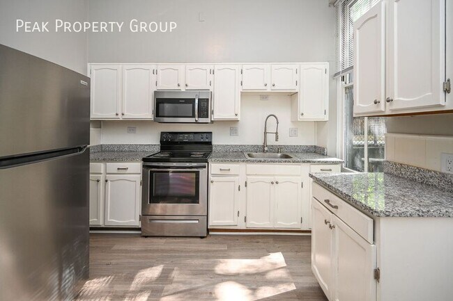 Primary Photo - 2363 W Clifton Ave