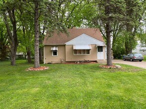 Building Photo - THREE BEDROOM SINGLE-FAMILY HOME WITH ACREAGE!