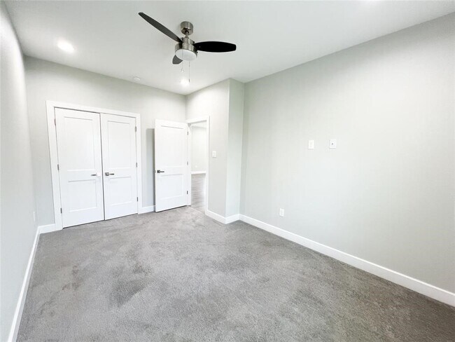 Building Photo - 144 W 5th St