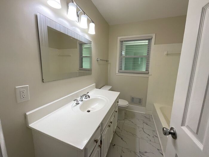 Building Photo - 728 Gary Rd NW