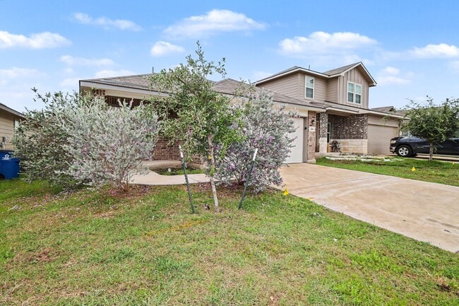 Building Photo - Beautiful Home in The Links at River Bend | Golf Course Community Living
