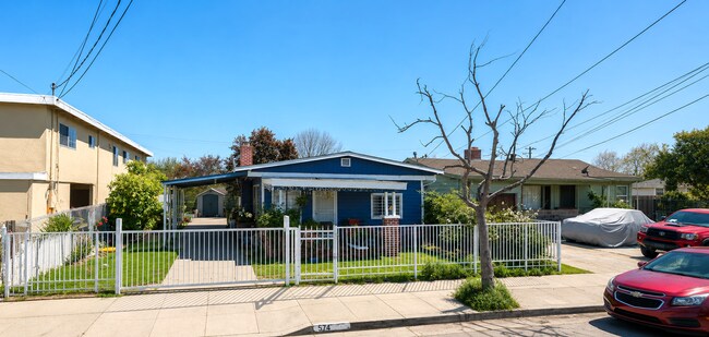 Building Photo - 574 Duboce Ave