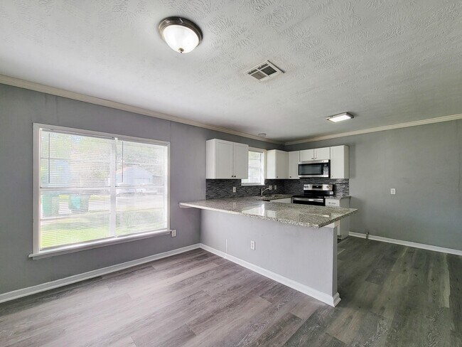 Building Photo - 2330 Cedar Dr