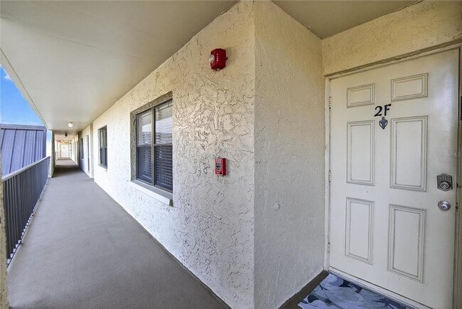 Building Photo - 2900 Cove Cay Dr