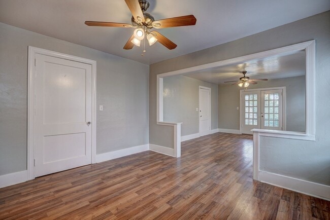 Building Photo - Exquisite 1 Bedroom Brownstone Apartment Steps Away from The Plaza District!