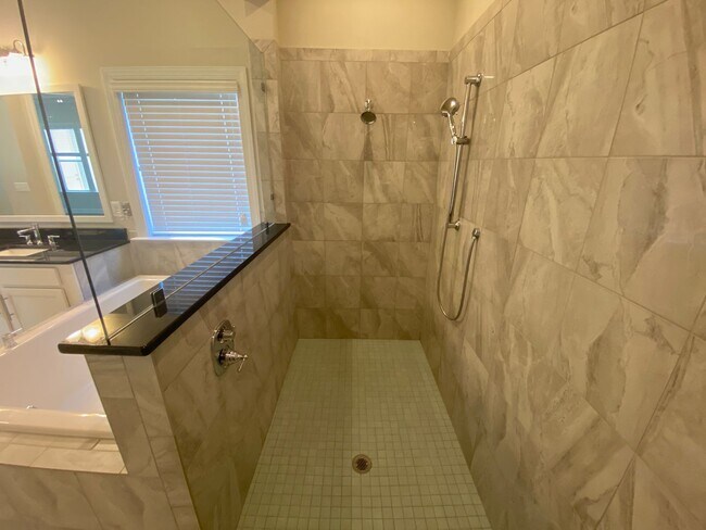 Building Photo - Stunning move in ready home located in the...