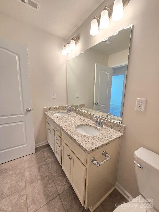 Building Photo - 14611 Murfield Ct