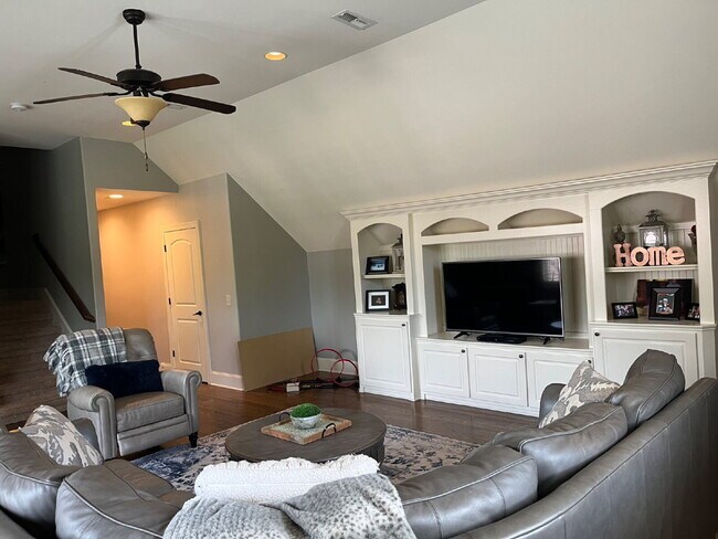 Building Photo - 1682 Sunset Park Dr