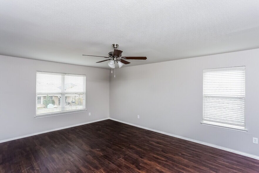 Building Photo - 5000 Caraway Dr