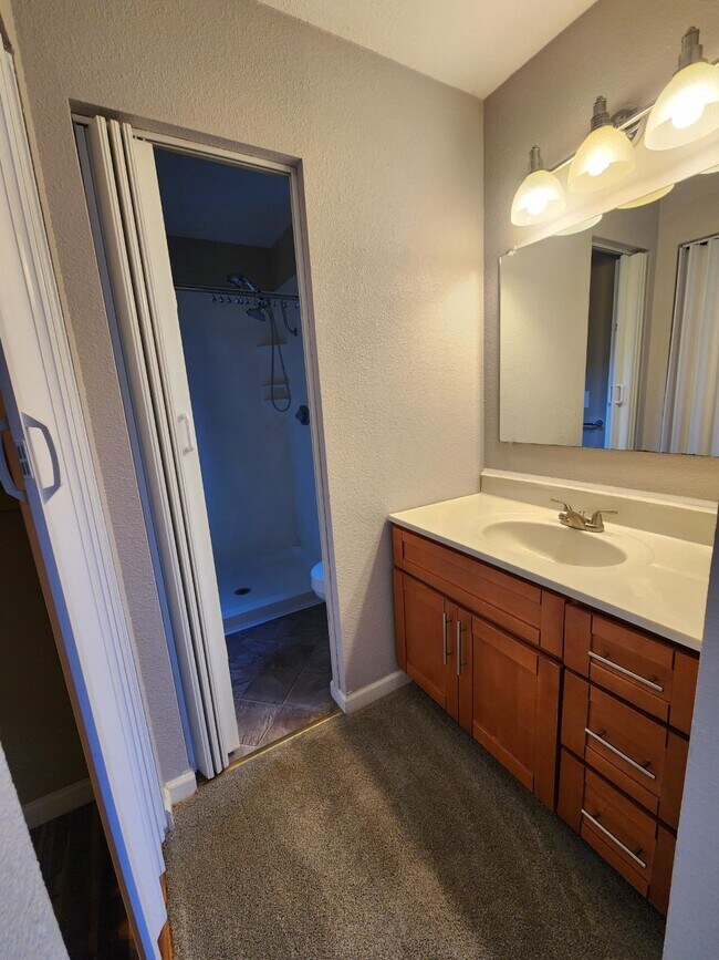 Building Photo - 735 Wedgewood Dr