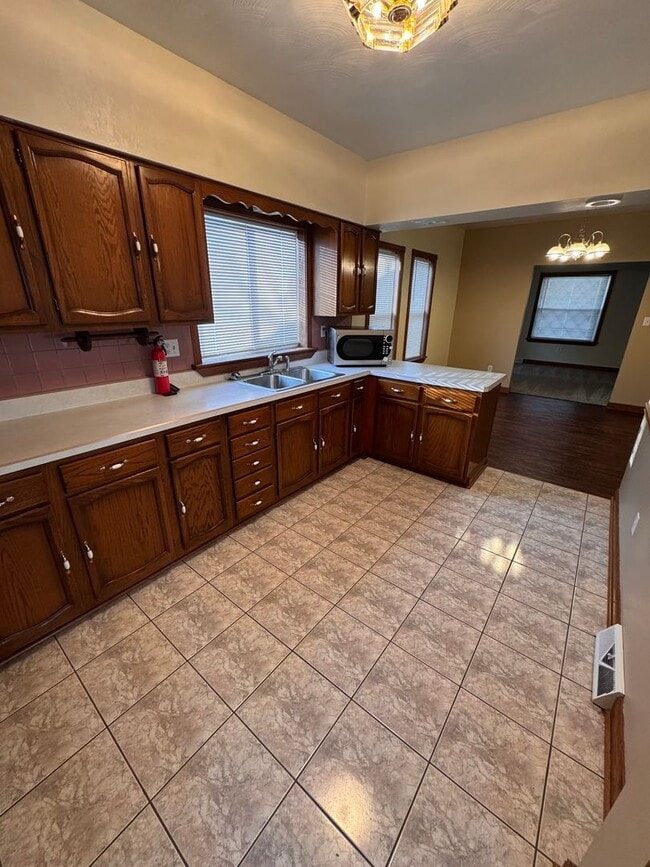 Building Photo - 27 Gordon St