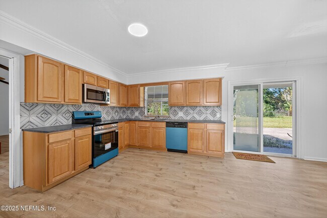 Building Photo - 6201 Grayling Dr