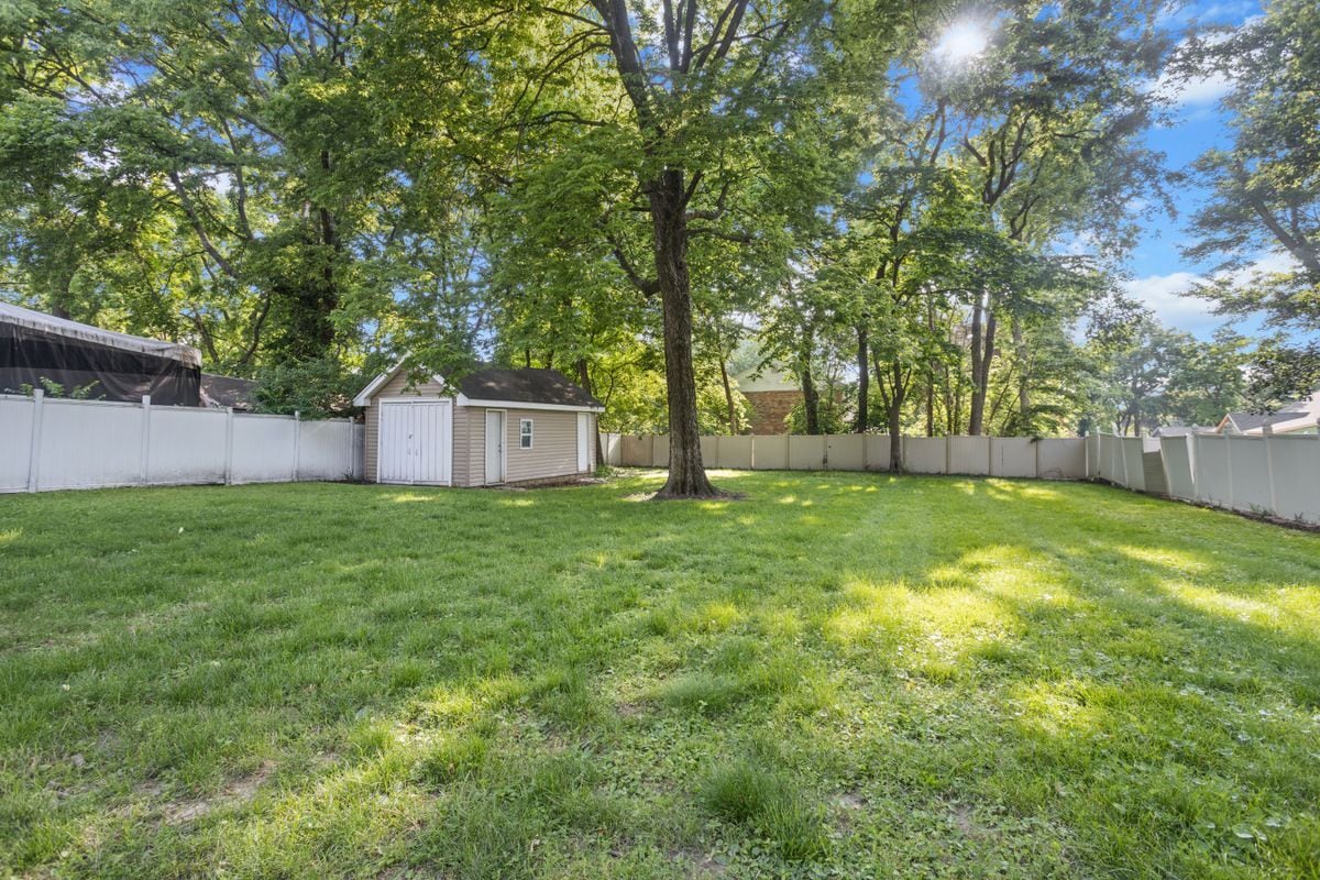 Building Photo - 419 S Van Buren Ave