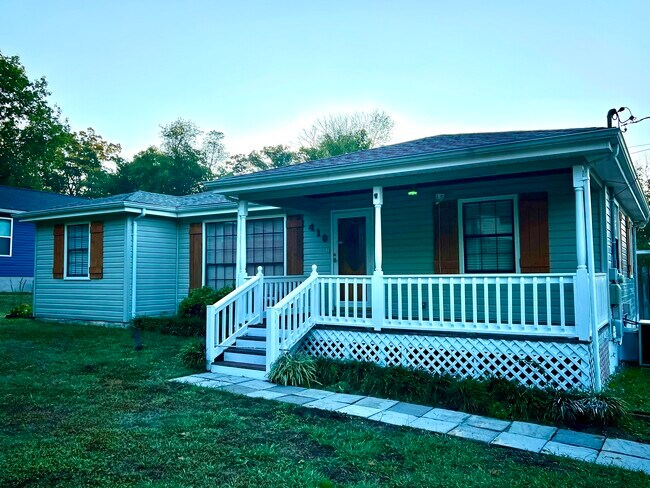 Exterior - 410 Isbill Rd