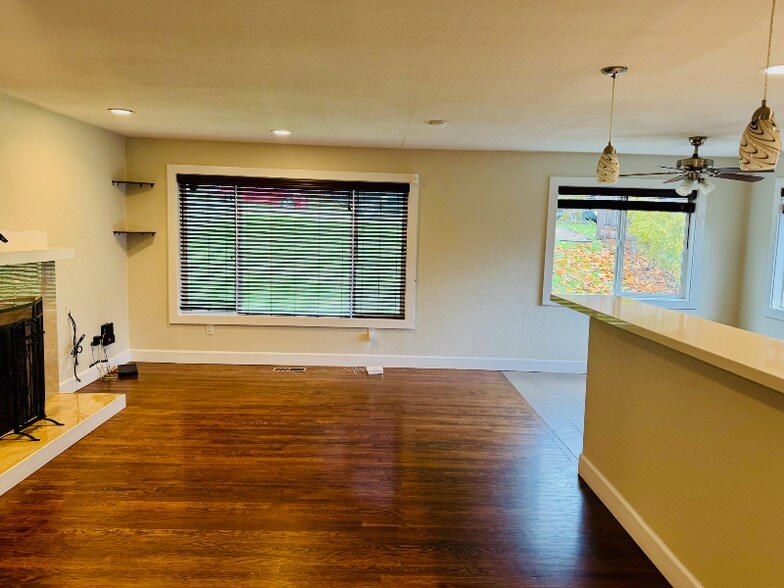 Building Photo - 5416 31st Ave SW