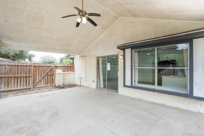 Building Photo - 25 Falcon Ave