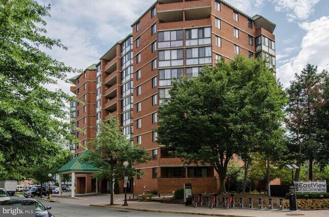 Building Photo - 1001 N Randolph St