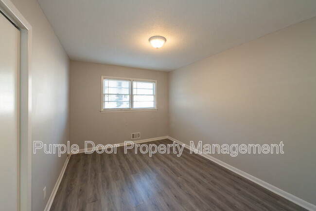 Building Photo - 465 N Hairston Rd