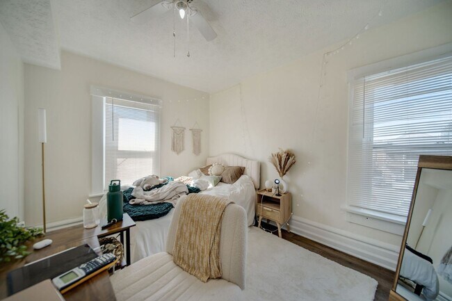 Building Photo - Massive 10 Bedroom Newly Renovated House P...