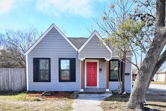 Building Photo - 1707-B Main St