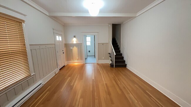 Building Photo - 332 W 5th Ave