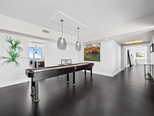 Building Photo - 333 Las Olas Way