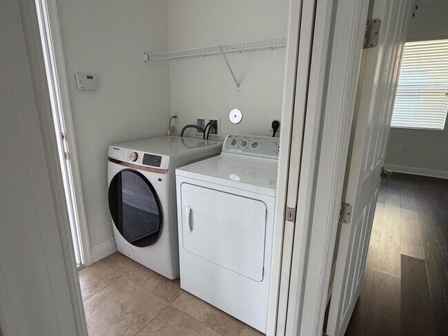 Building Photo - 2824 Bellarosa Circle