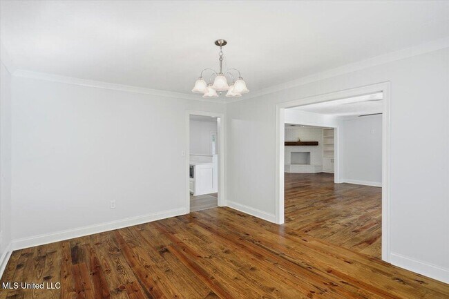 Building Photo - 144 Rollingwood Dr