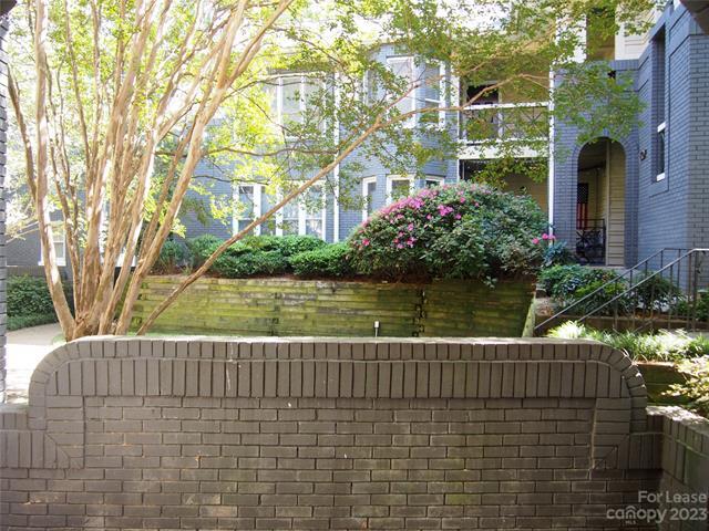 Building Photo - 601 Queens Rd