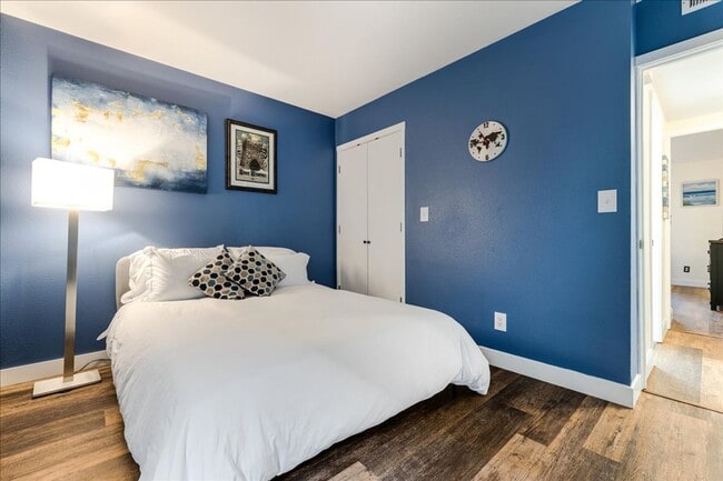 Building Photo - Furnished three bedroom condo on the lake available 2/1/26 - short term rental