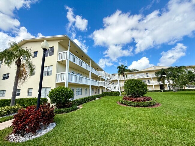 Building Photo - 143 Dorset D