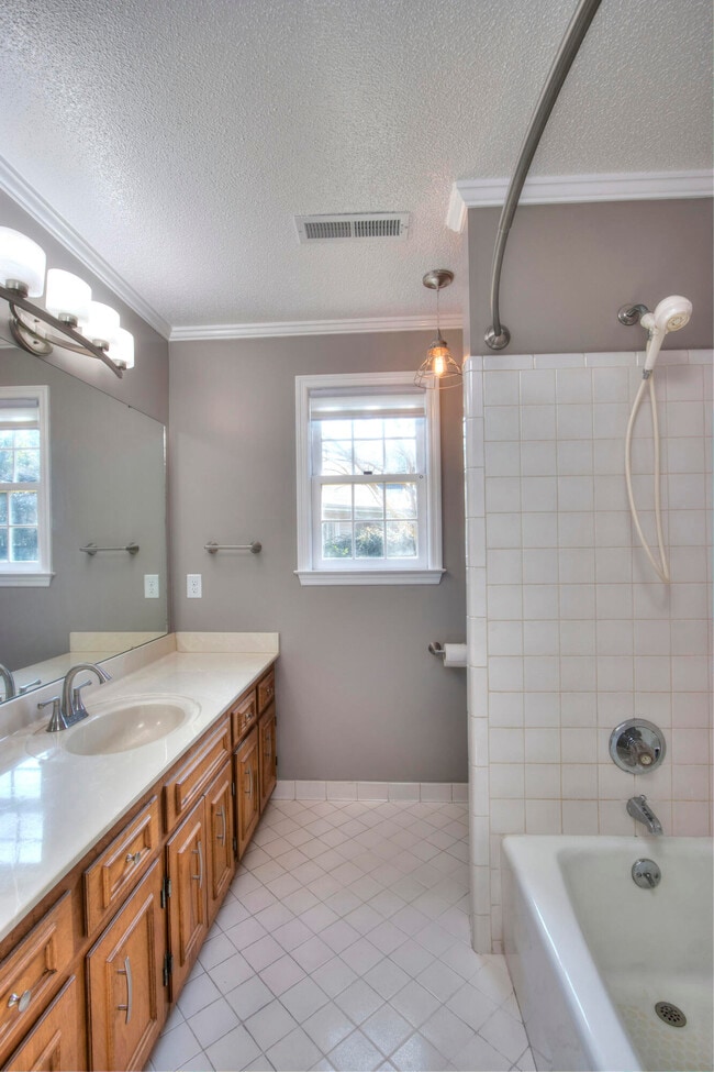 Building Photo - 407 Alice Ct