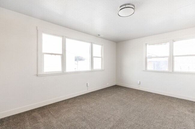 Building Photo - 846 W 100 S