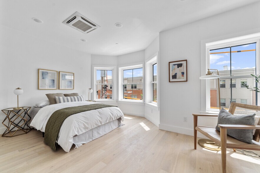 Building Photo - 208 Spencer Ave