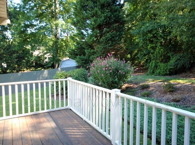 Building Photo - 6 Briton Ct