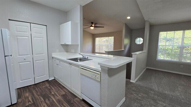 Building Photo - 845 Grand Regency Pointe