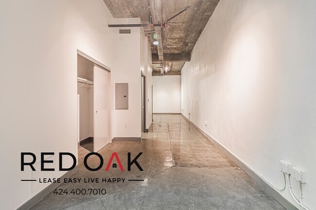 Building Photo - 430 S Broadway