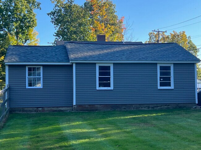 Garage and downstairs rear bedroom - 480 Newington Rd