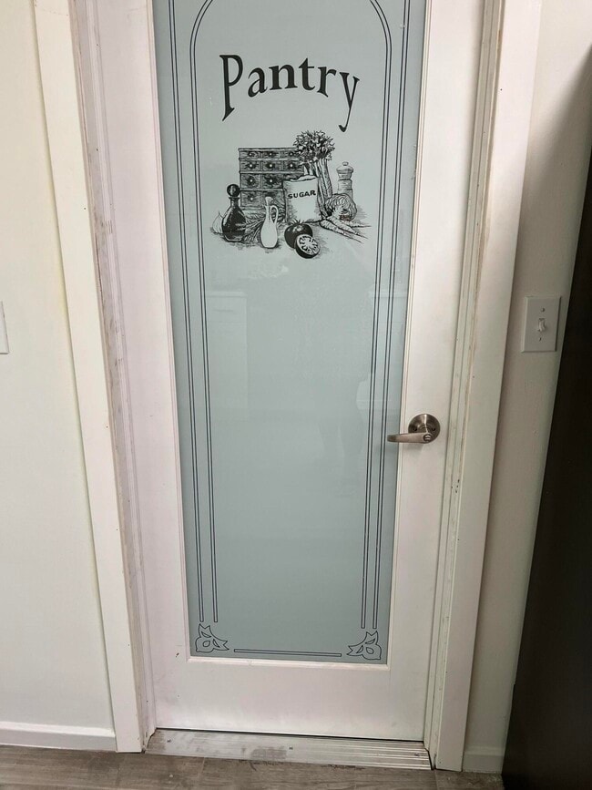 Building Photo - 515 N 7th St