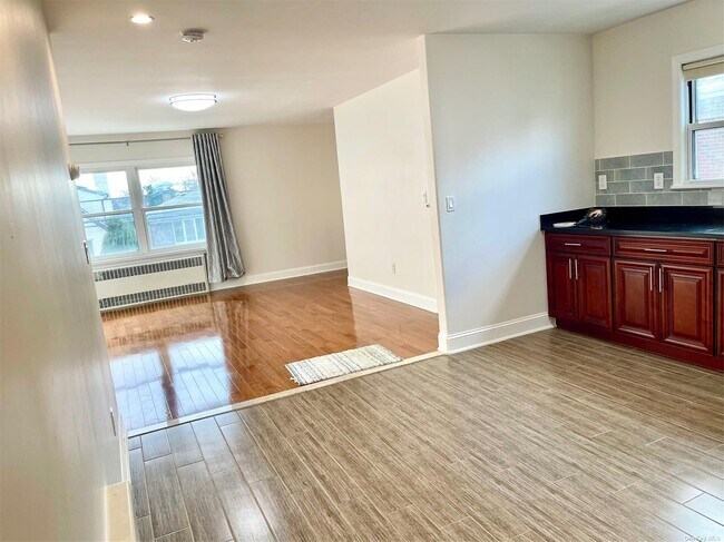 Building Photo - 150-39 21st Ave