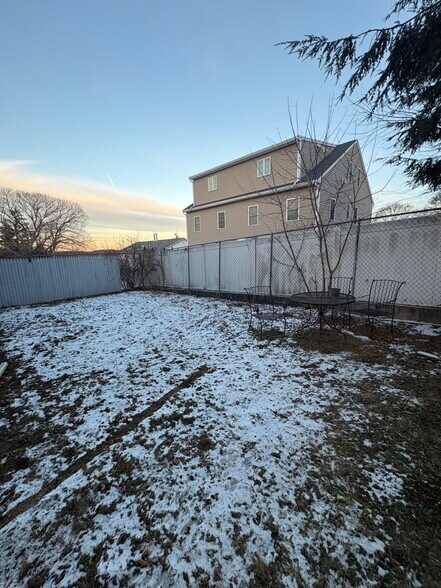 Building Photo - 92 Sylvia St