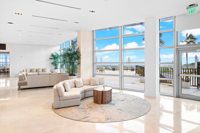 Building Photo - 3100 N Ocean Dr