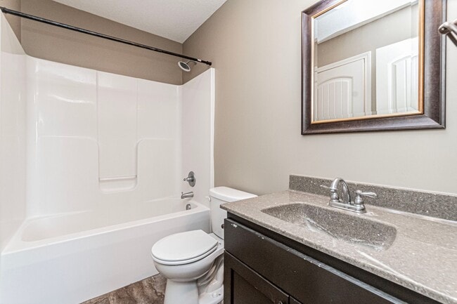 Building Photo - Duplex in Prairie Lakes