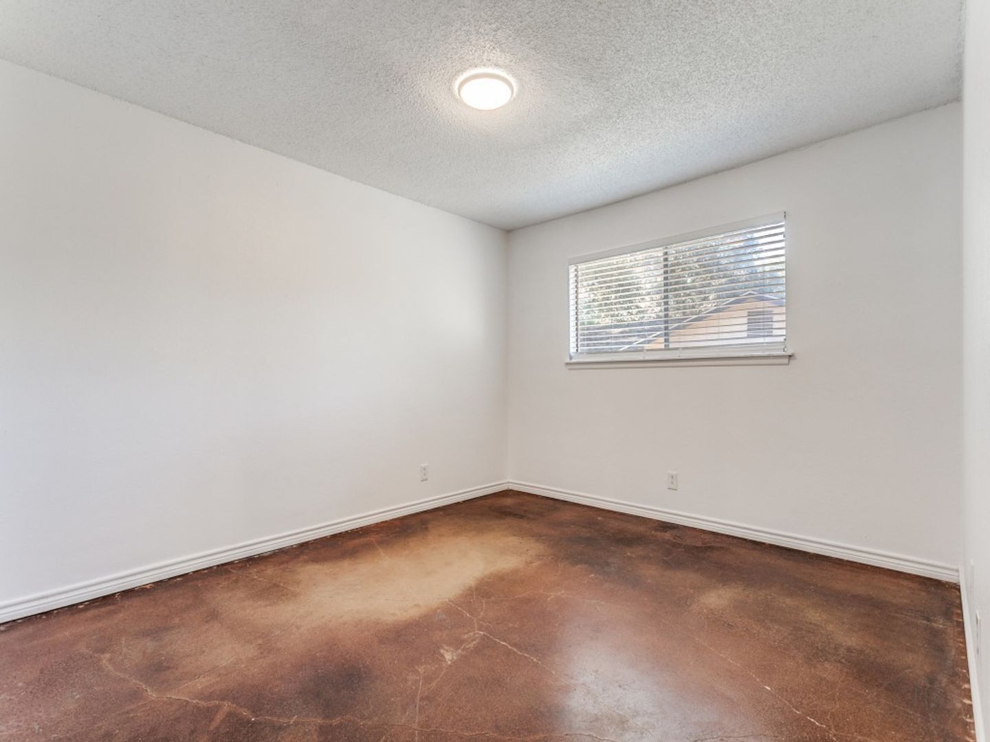 Building Photo - 12411 Ln Lira St