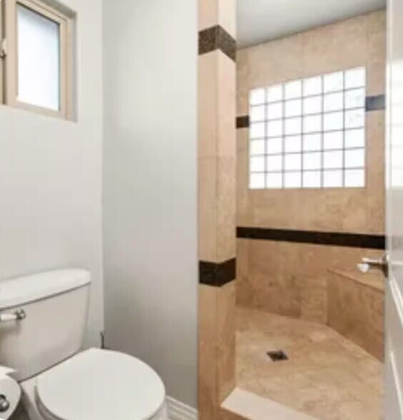 Building Photo - 53220 Avenida Navarro