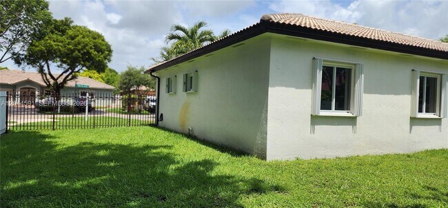 Building Photo - 16507 NW 91st Ave