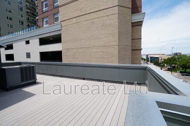 Building Photo - 518 Park Ave W