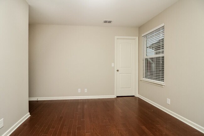 Building Photo - 2418 Salem Glen Xing