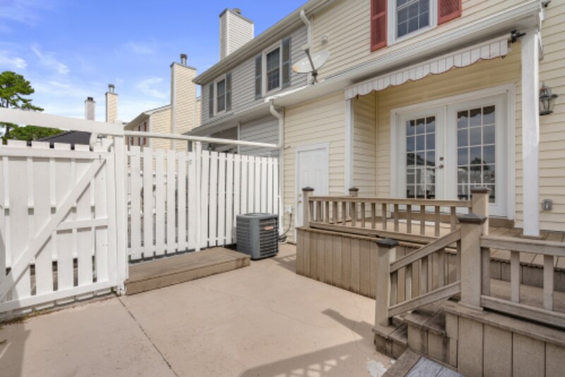 Building Photo - 3008 Church St