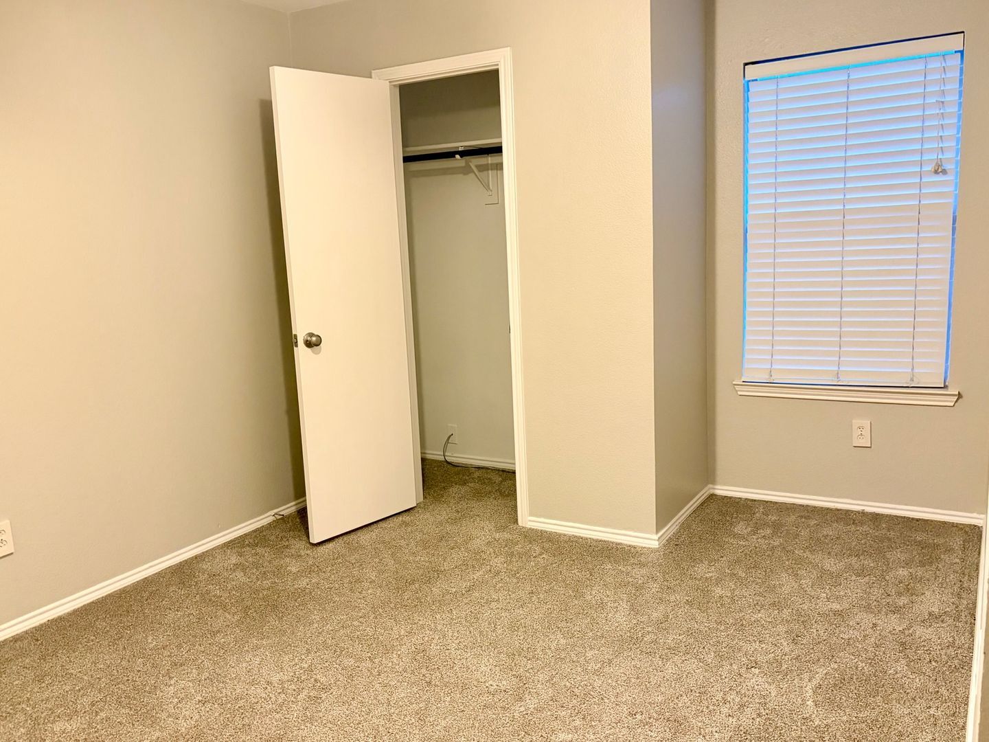 Building Photo - 809 Canyon Cove Dr